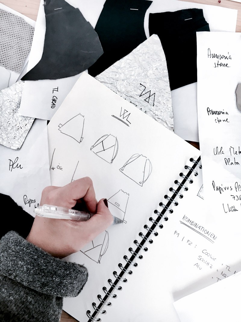 Erfahrt, welche Arbeitsschritte notwendig sind, damit ein Wunschleder Turnbeutel entsteht. Werft einen Blick hinter die Kulissen unserer Produktion! Fashion Design | Bag