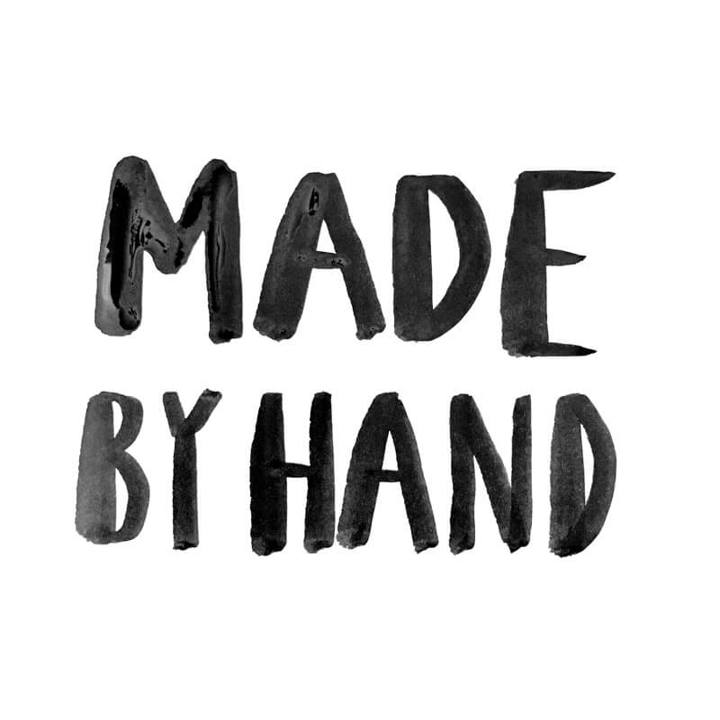 Erfahrt, welche Arbeitsschritte notwendig sind, damit ein Wunschleder Turnbeutel entsteht. Werft einen Blick hinter die Kulissen unserer Produktion! Fashion Design | Bag | Handlettering | Handlettered