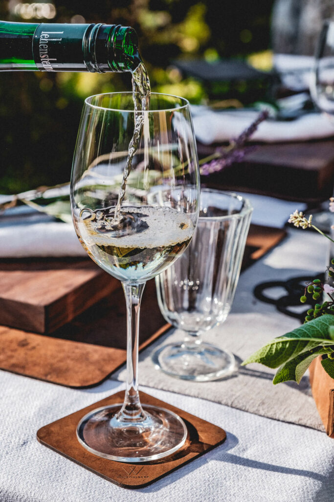 Tisch decken Gläser und Besteck, Wunschleder HOME