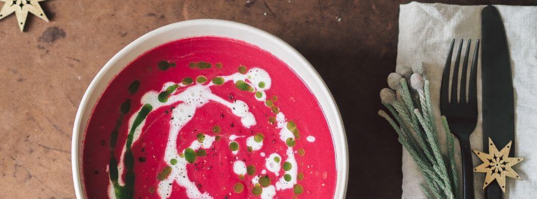 Rote Bete Suppe, Estragonöl, Winter, Weihnachten, Weihnachtsmenü, warme Suppe, Wunschleder