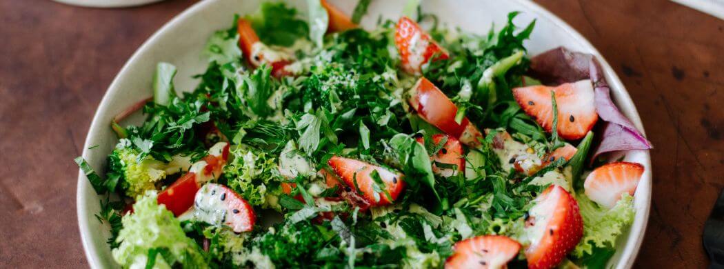 Sommersalat, Brokkoli, Erdbeeren, Sumach, Wunschleder