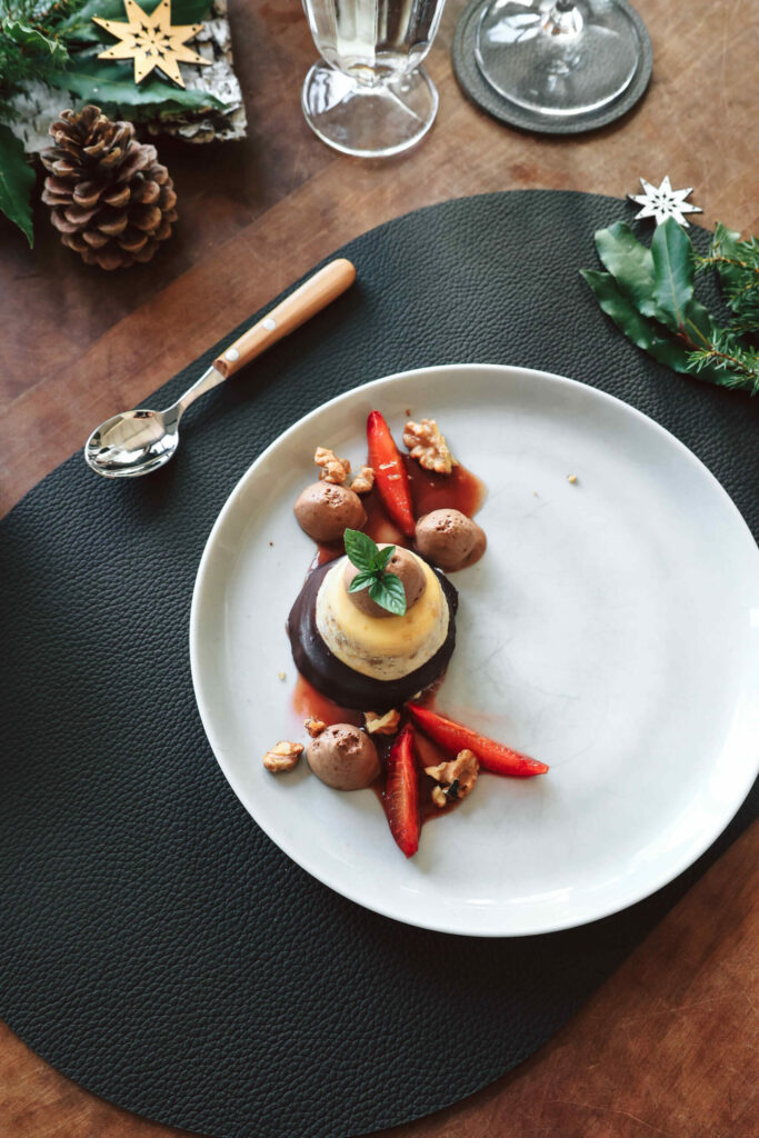 Walnussparfait, Zwetschgen, Mousse au Chocolat, Nachtisch, Dessert für Weihnachten, Wunschleder