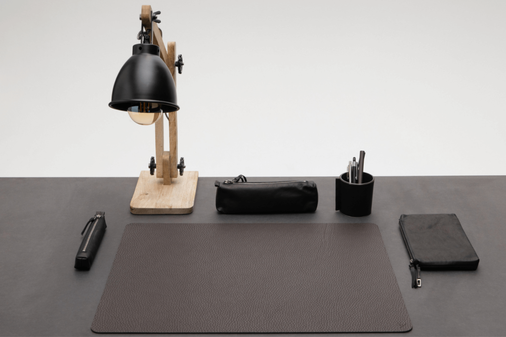 Weiche Leder-Schreibtischauflage mit Gravur für ergonomisches Arbeiten im Büro, Wunschleder