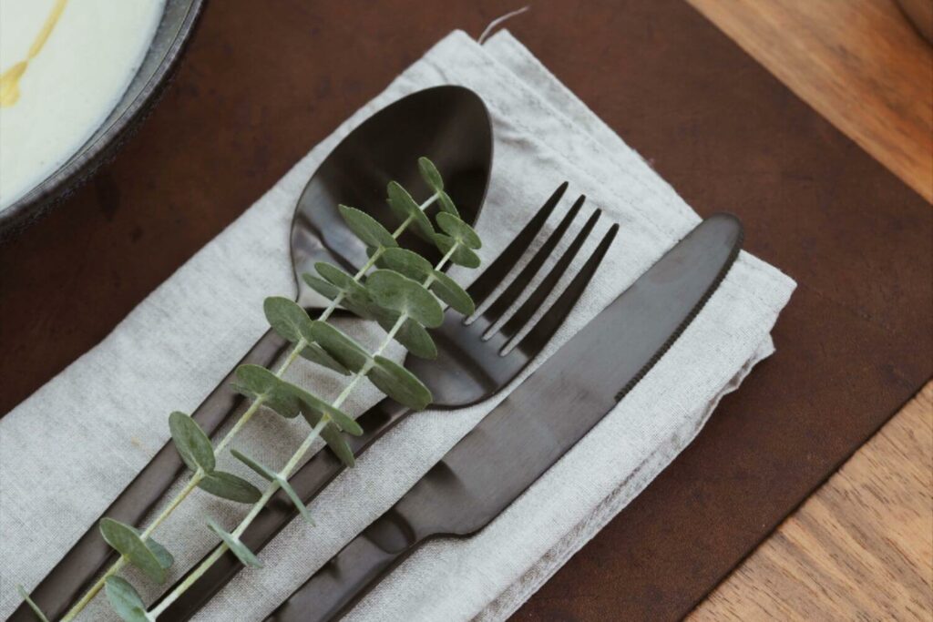 Tischdeko mit Eukalyptus