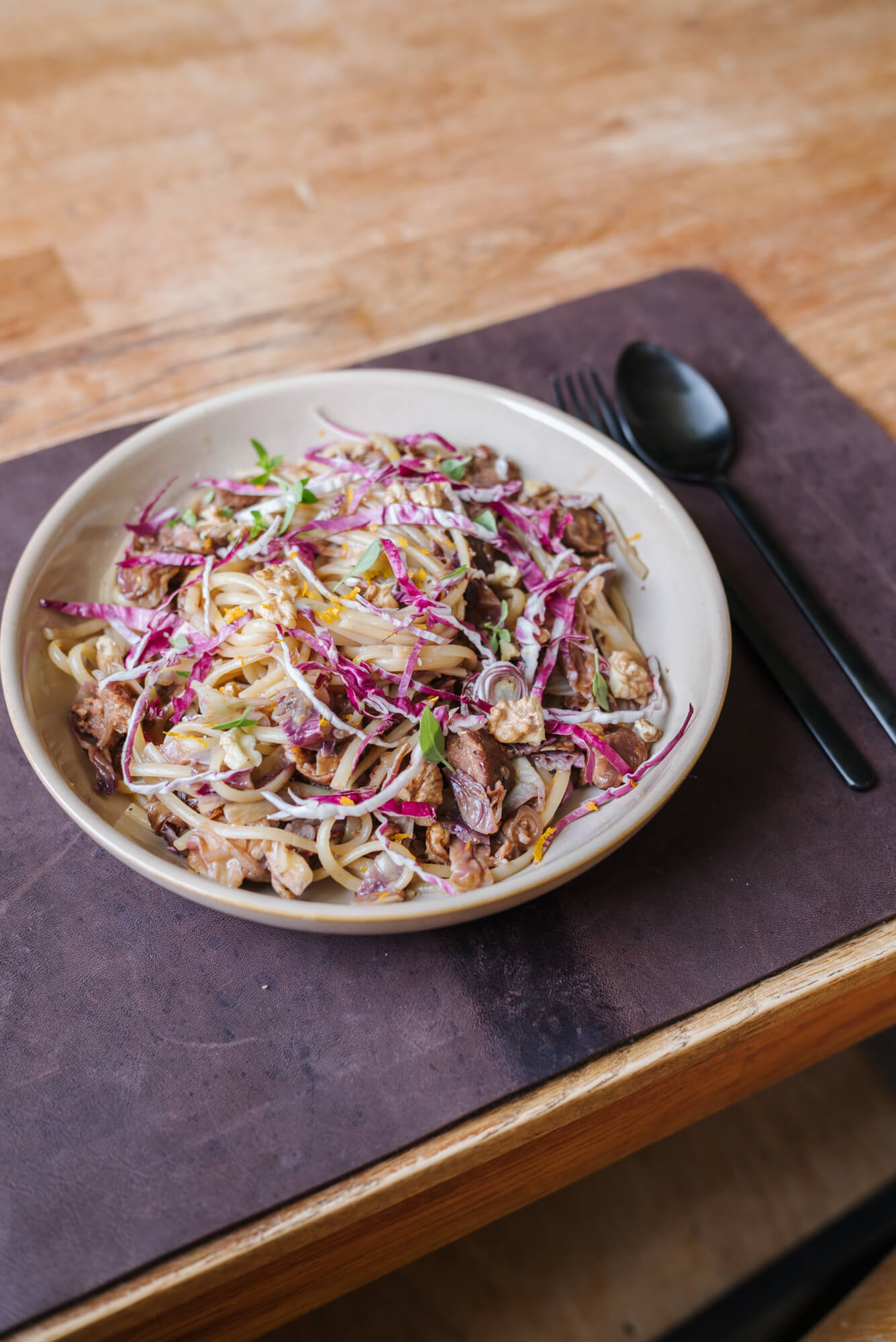 Pasta mit Radicchio, Orange und Salsiccia