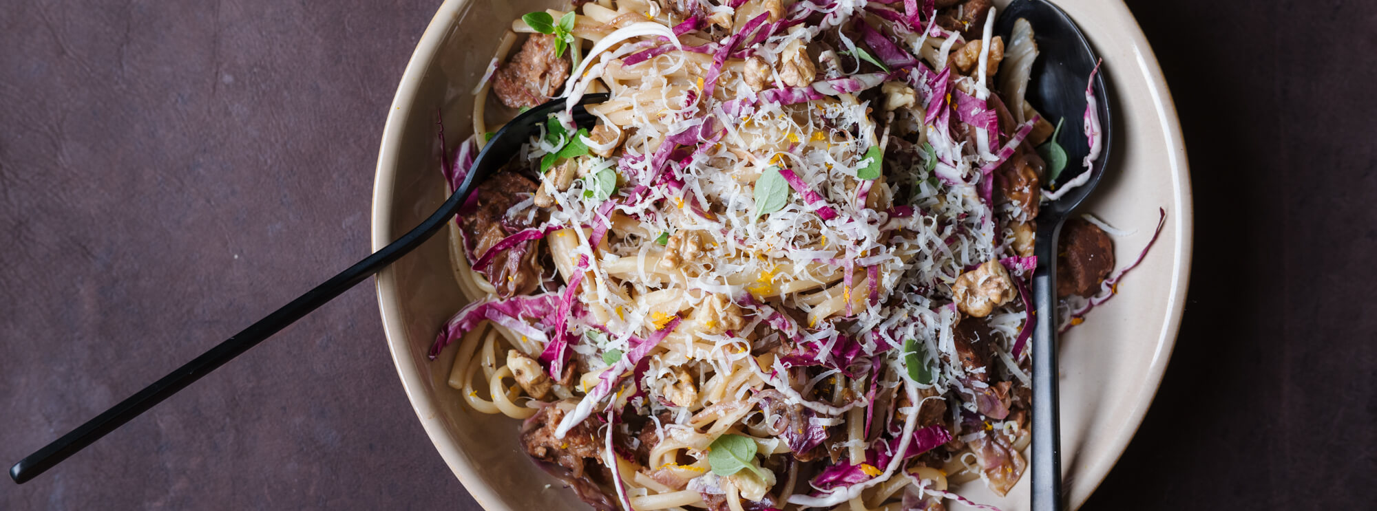 Pasta mit Radicchio, Orange und Salsiccia