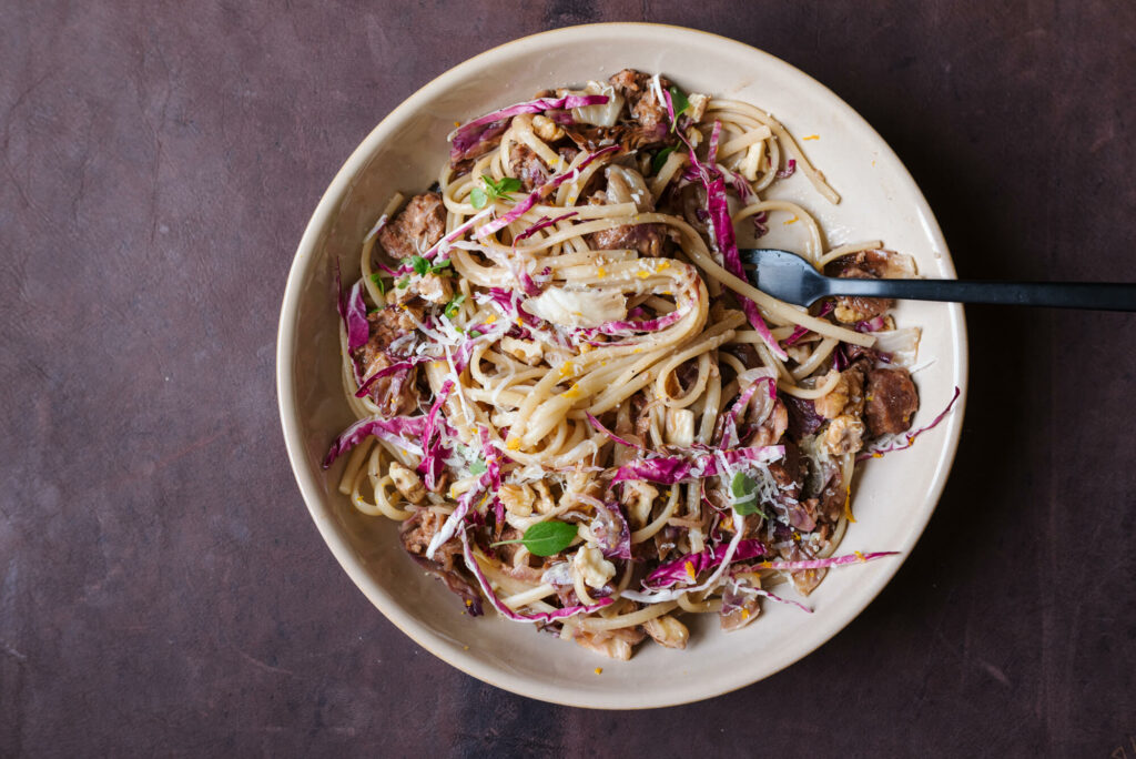 Pasta mit Radicchio, Walnuss, Salsiccia