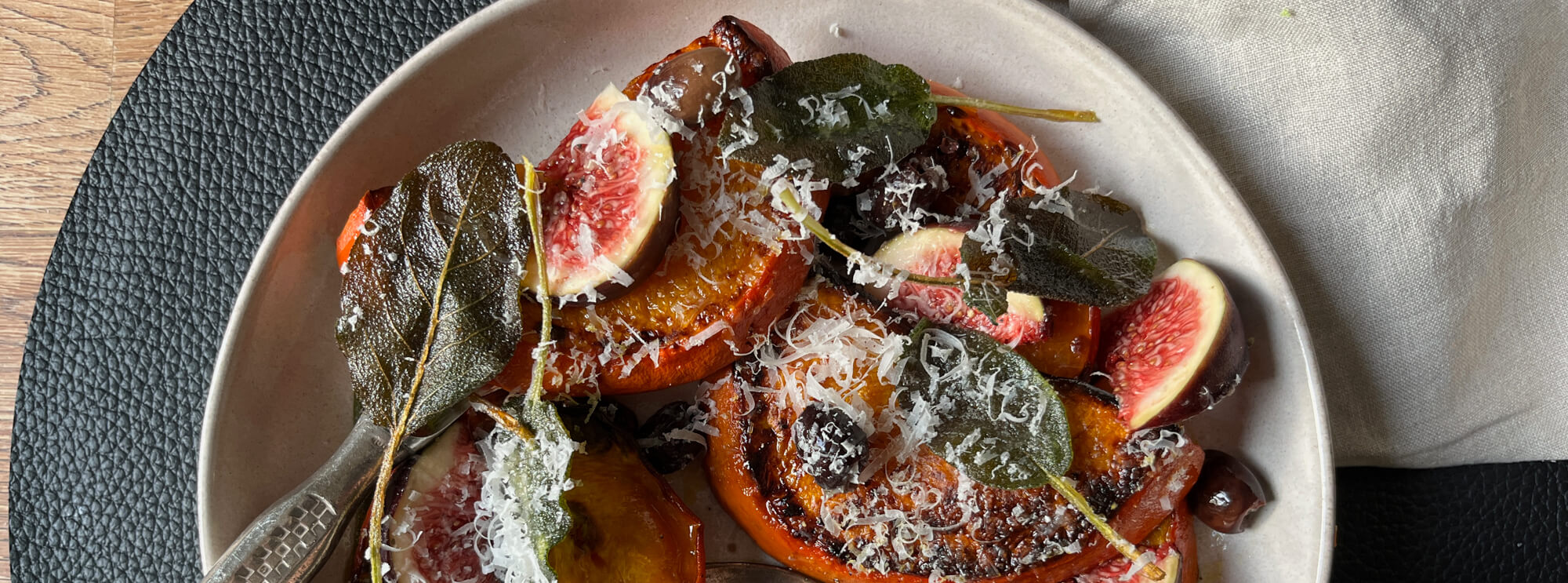 herbstliche Vorspeise, Kürbis, Salbeibutter, Feigen, Parmesan