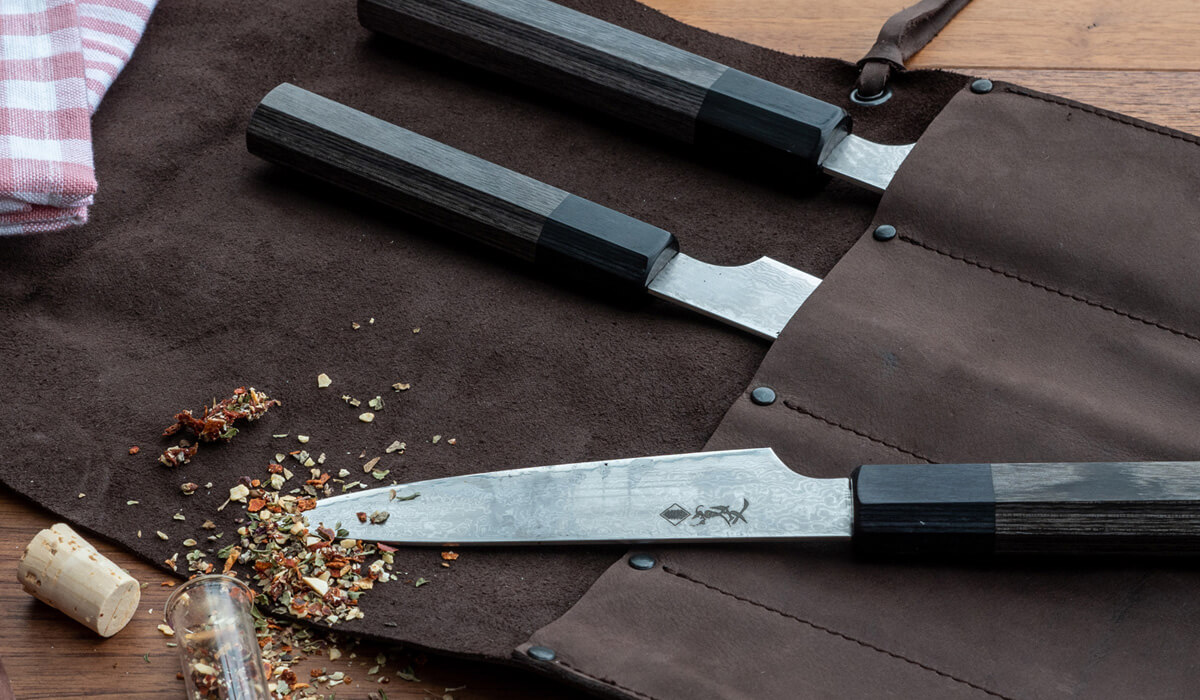 Messertasche aus pflanzlich gegerbtem Rindleder