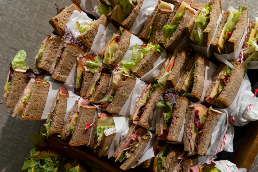 Pausenbrot, belegtes Brot, Schinken und Käse Brot, Sauerteigbrot