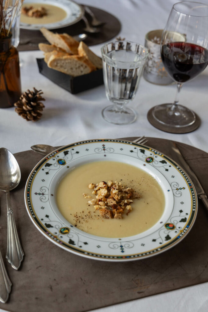 Apfel-Pastinaken-Suppe, Haselnusscroutons, Suppe, Weihnachtsmenü