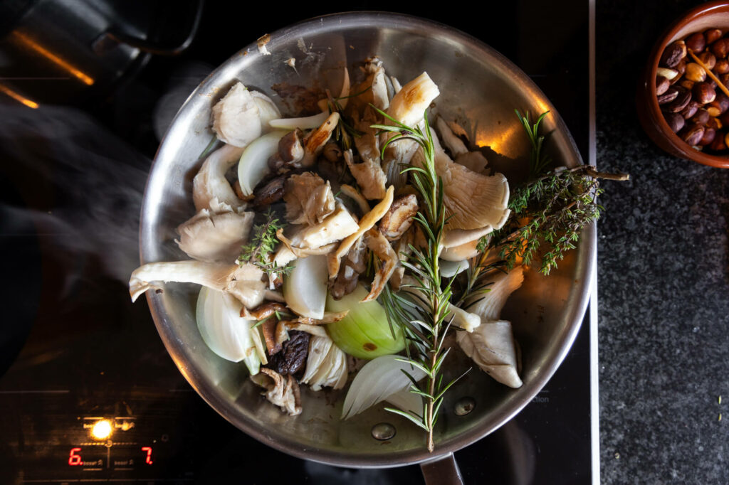 Pilzjus, vegetarische Pilzsauce, vegetarische Bratensauce