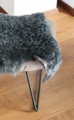 Deko Lammfell, Schaffell grau, echtes Lammfell, Wunschleder HOME | Wunschleder