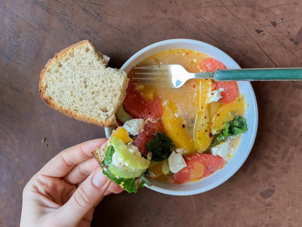 Sauerteigbrot, Zitrussalat, Orange, Grapefruit
