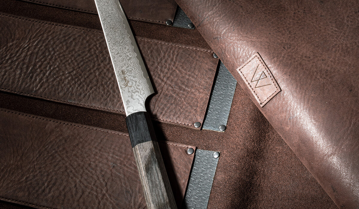 Handgefertigte Messerrolle aus Bio-Leder