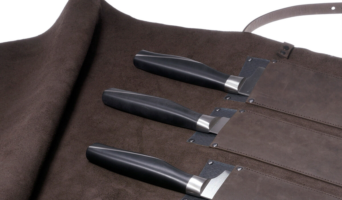 Messertasche aus pflanzlich gegerbtem Rindleder