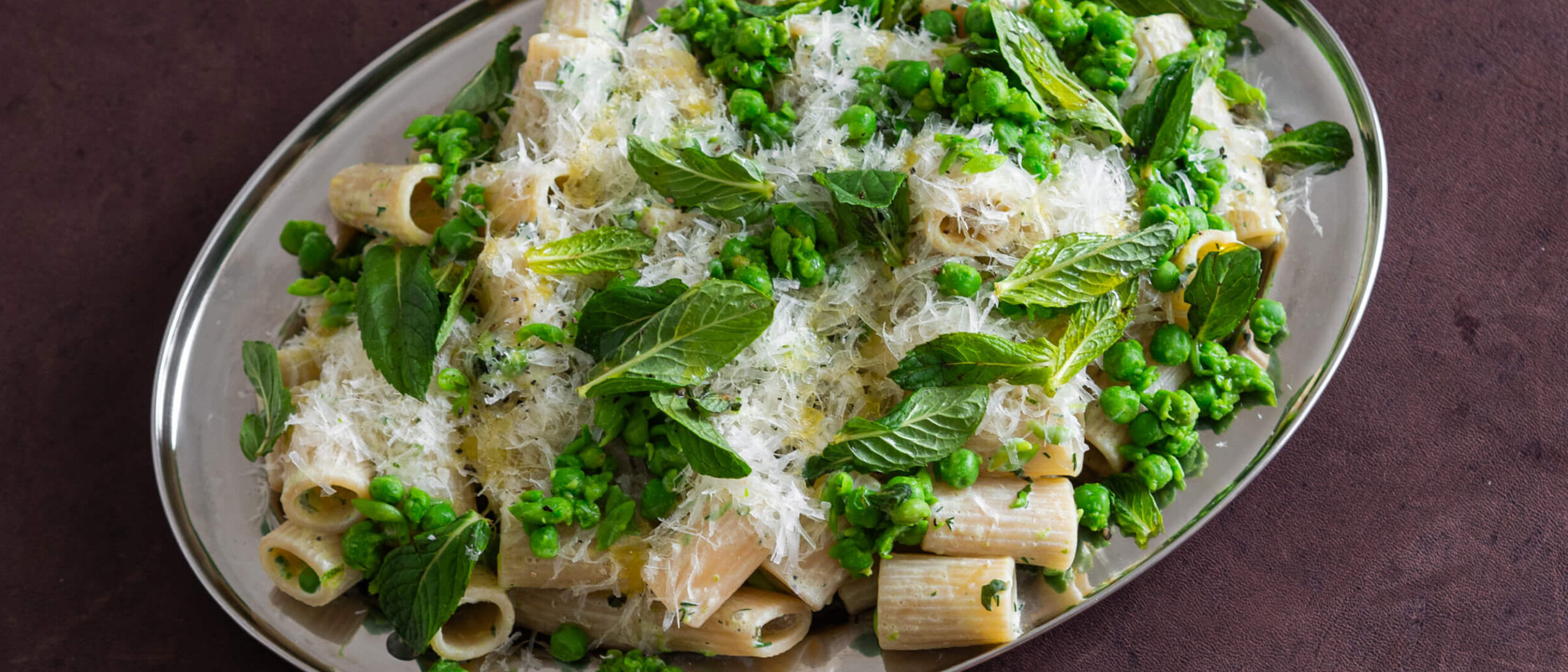 Pasta mit Erbsen, Minze und Limette